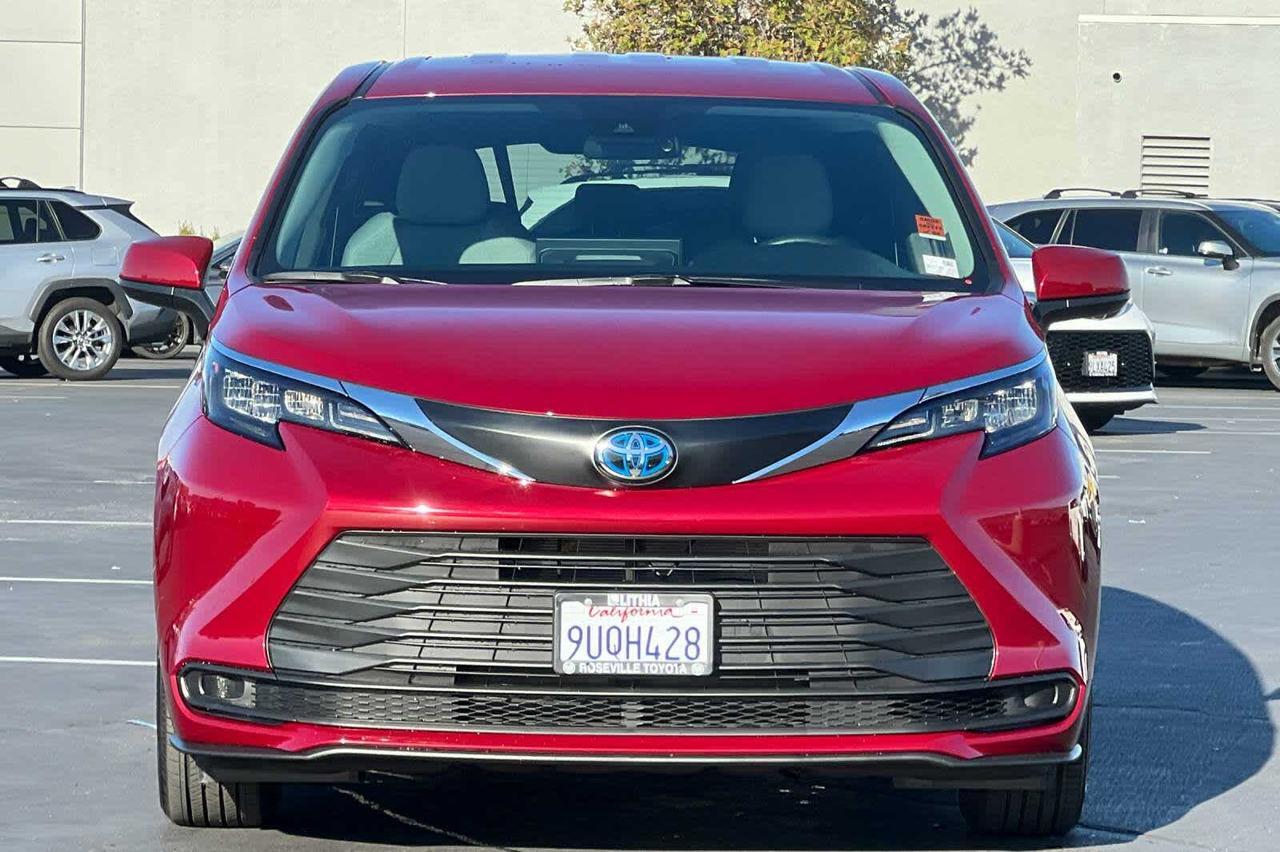 2025 Toyota Sienna LE Roseville CA