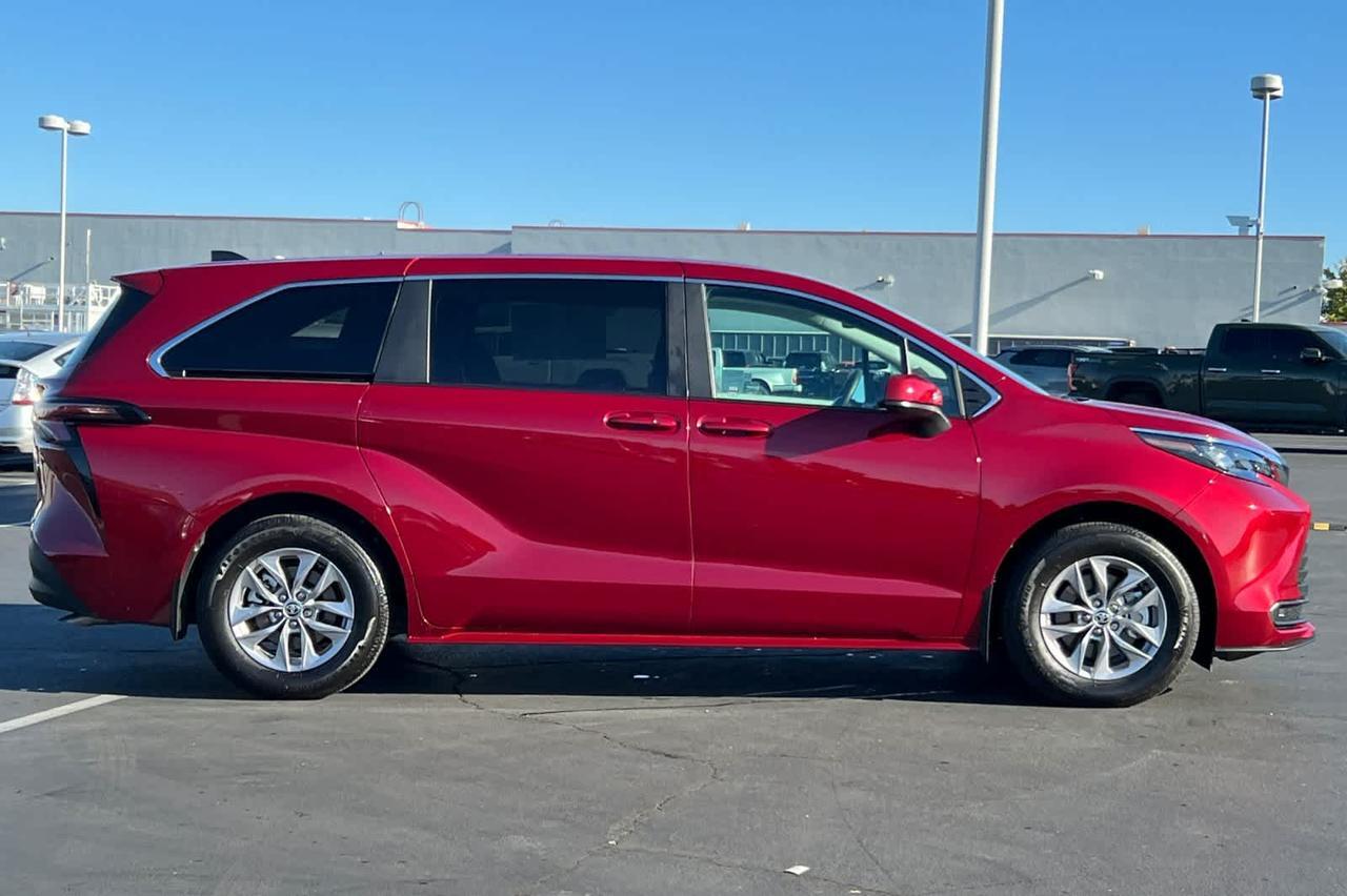 2025 Toyota Sienna LE Roseville CA