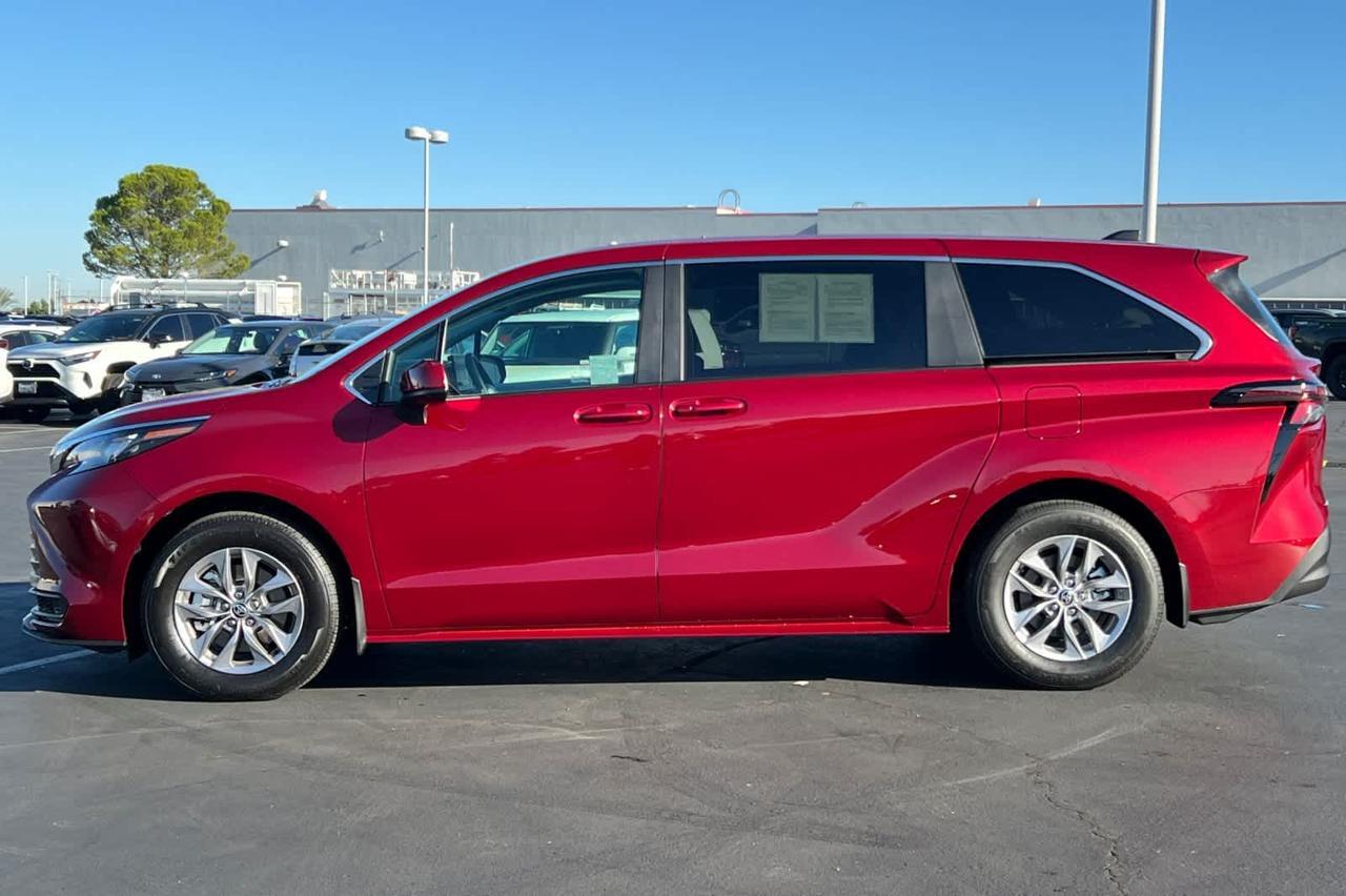 2025 Toyota Sienna LE Roseville CA