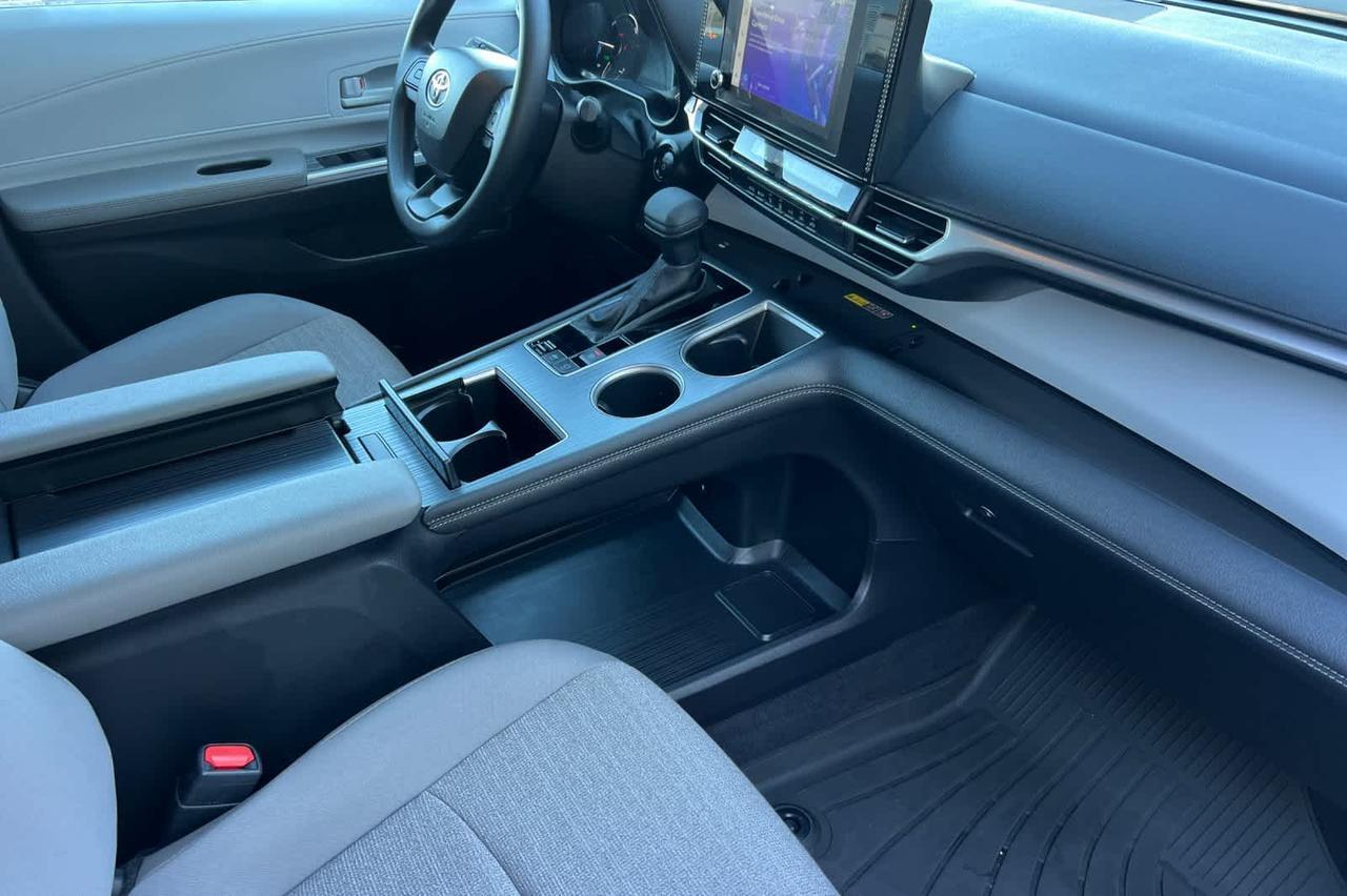 2025 Toyota Sienna LE Roseville CA
