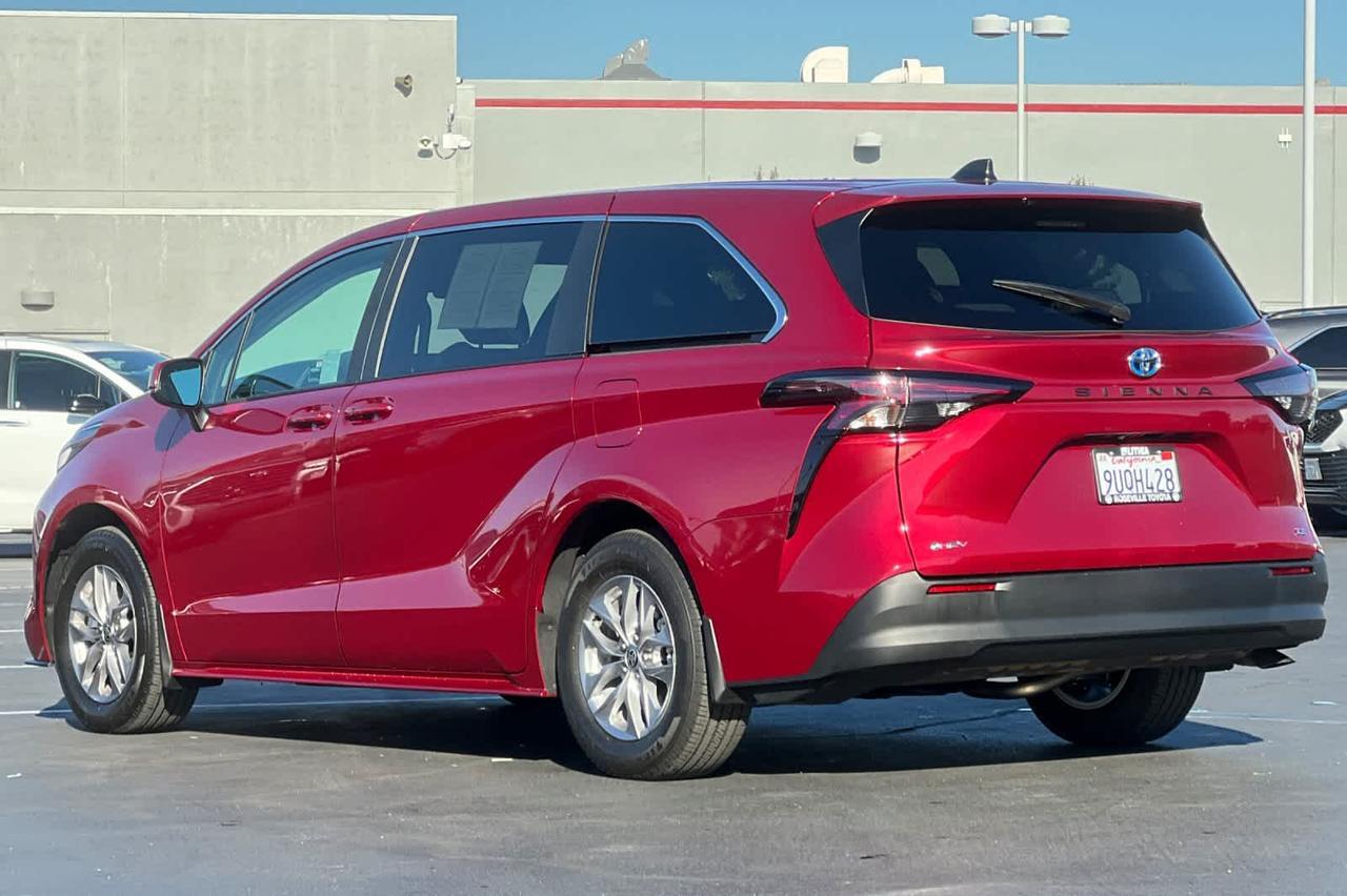 2025 Toyota Sienna LE Roseville CA