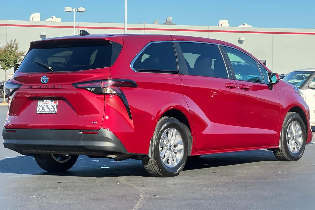 2025 Toyota Sienna LE Roseville CA