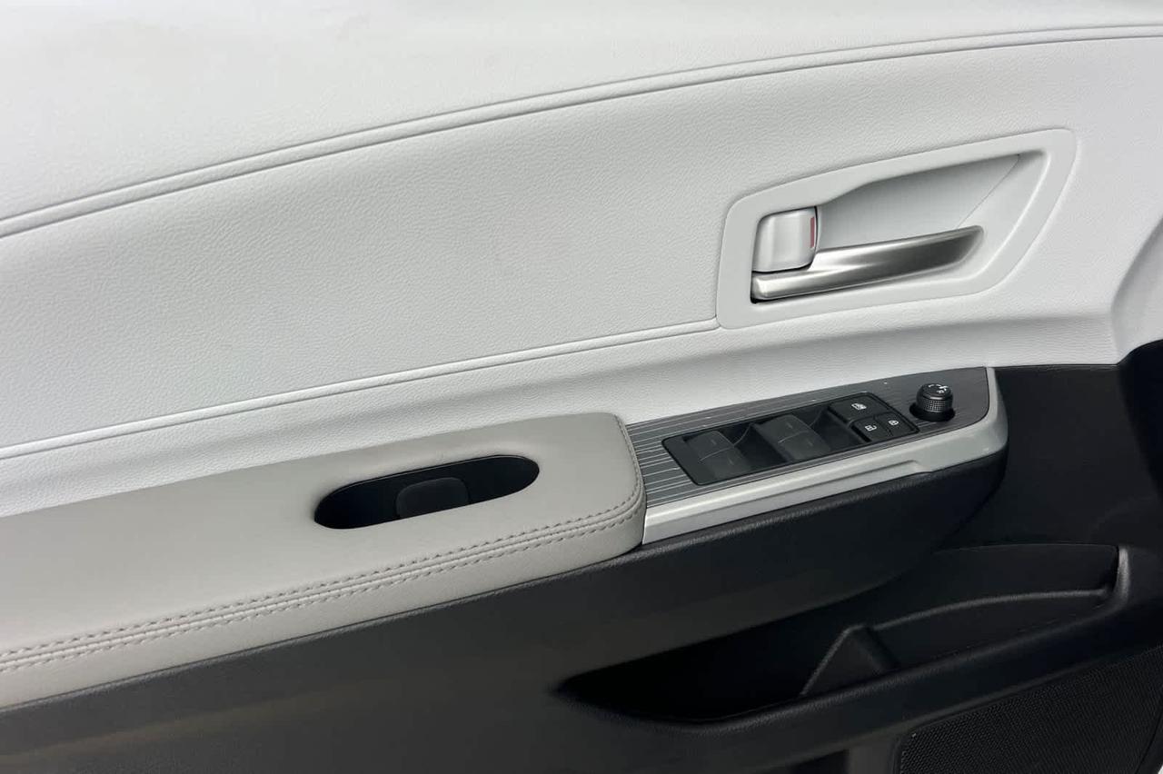 2025 Toyota Sienna XLE Roseville CA