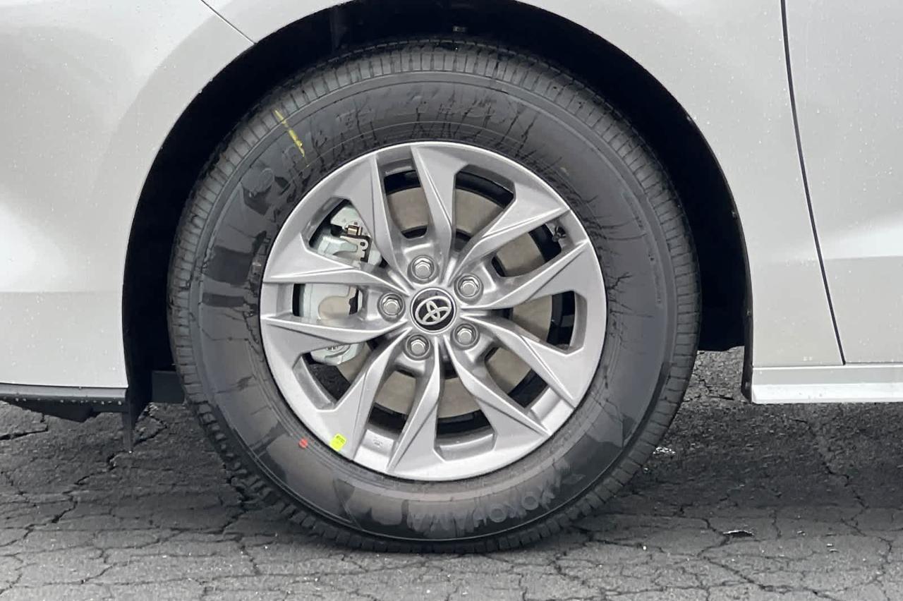 2025 Toyota Sienna XLE Roseville CA