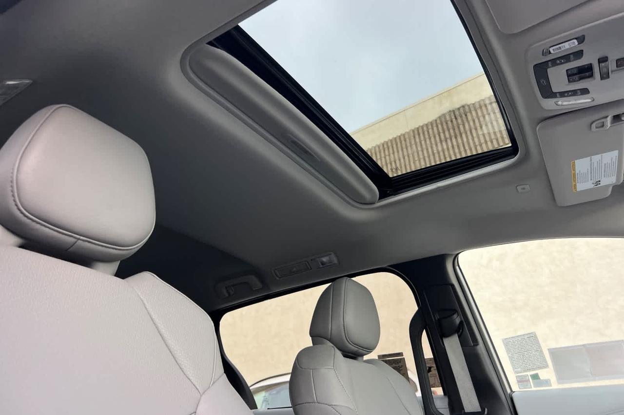 2025 Toyota Sienna XLE Roseville CA