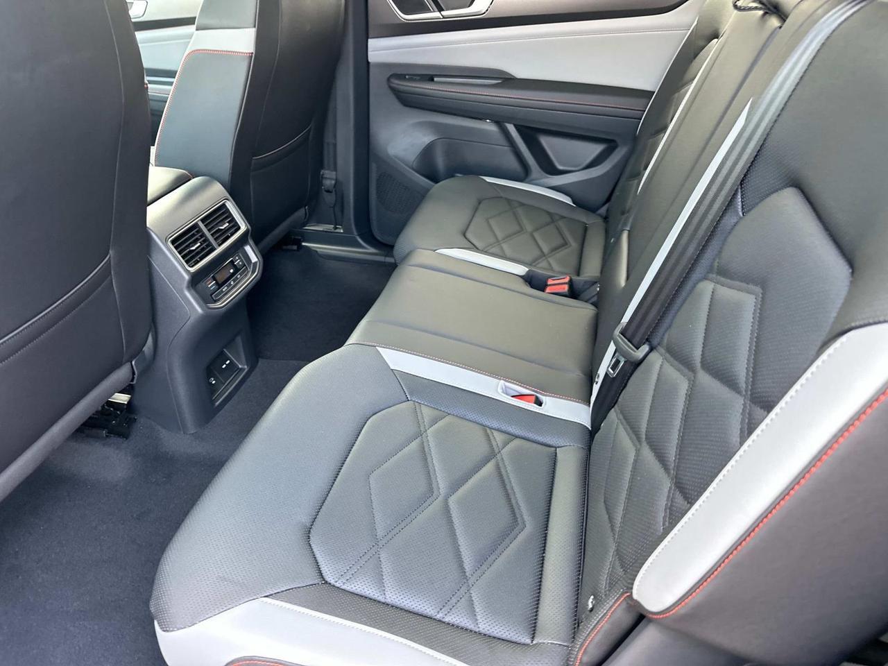 2025 Volkswagen Atlas 2.0T Peak Edition SE Woodbridge VA