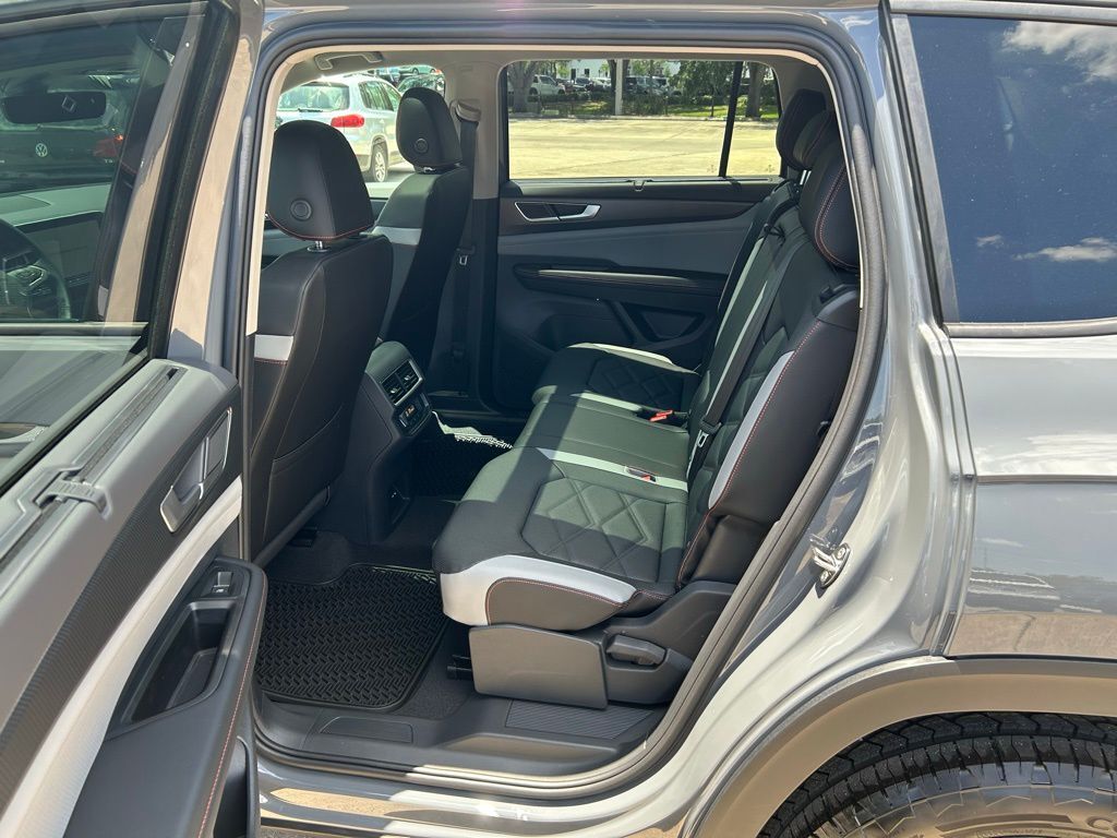 2025 Volkswagen Atlas 2.0T Peak Edition SE Tampa FL