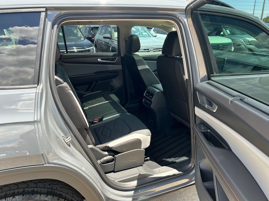 2025 Volkswagen Atlas 2.0T Peak Edition SE Tampa FL