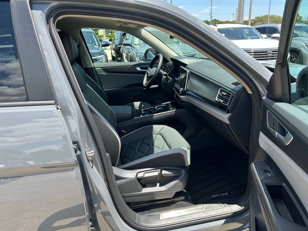 2025 Volkswagen Atlas 2.0T Peak Edition SE Tampa FL