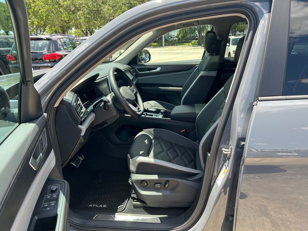 2025 Volkswagen Atlas 2.0T Peak Edition SE Tampa FL