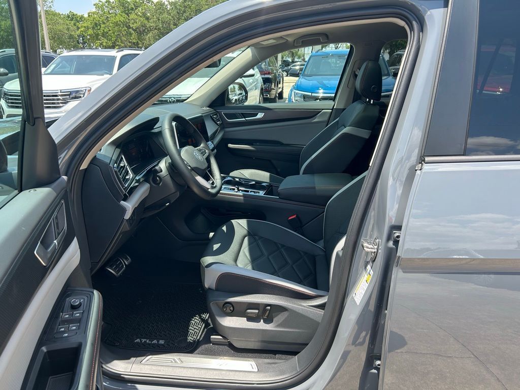 2025 Volkswagen Atlas 2.0T Peak Edition SE Tampa FL