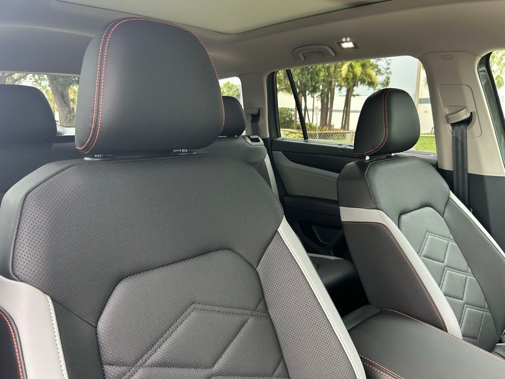 2025 Volkswagen Atlas 2.0T Peak Edition SE Tampa FL