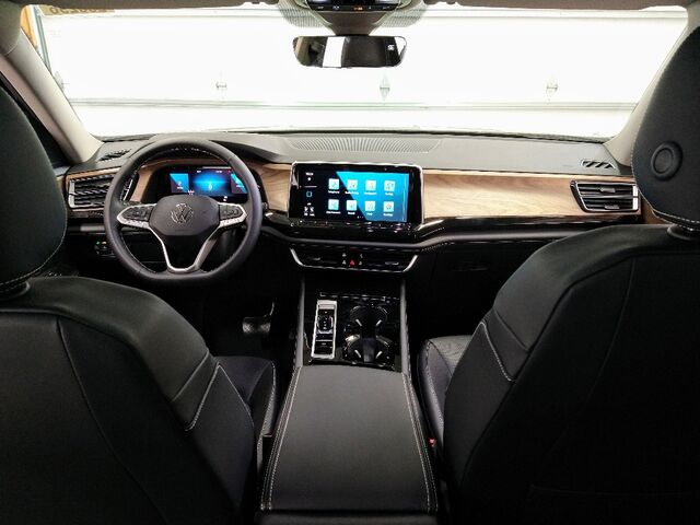 2025 Volkswagen Atlas 2.0T SE w/Technology Oshkosh WI