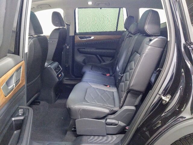 2025 Volkswagen Atlas 2.0T SE w/Technology Oshkosh WI