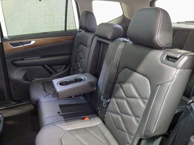 2025 Volkswagen Atlas 2.0T SE w/Technology Oshkosh WI