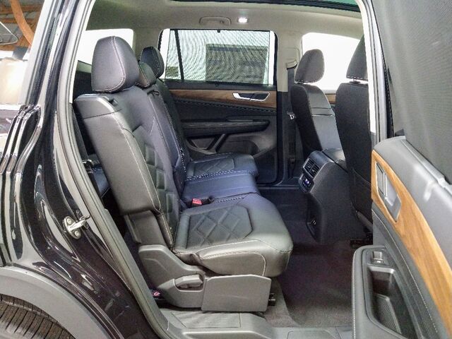 2025 Volkswagen Atlas 2.0T SE w/Technology Oshkosh WI