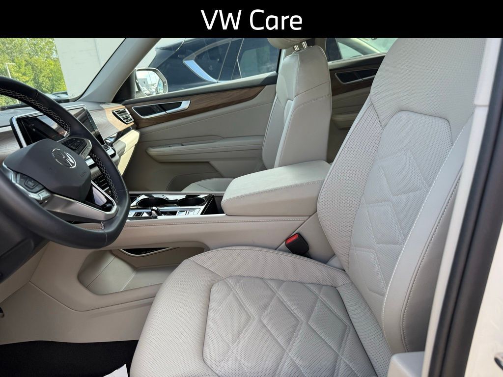 2025 Volkswagen Atlas 2.0T SE w/Technology