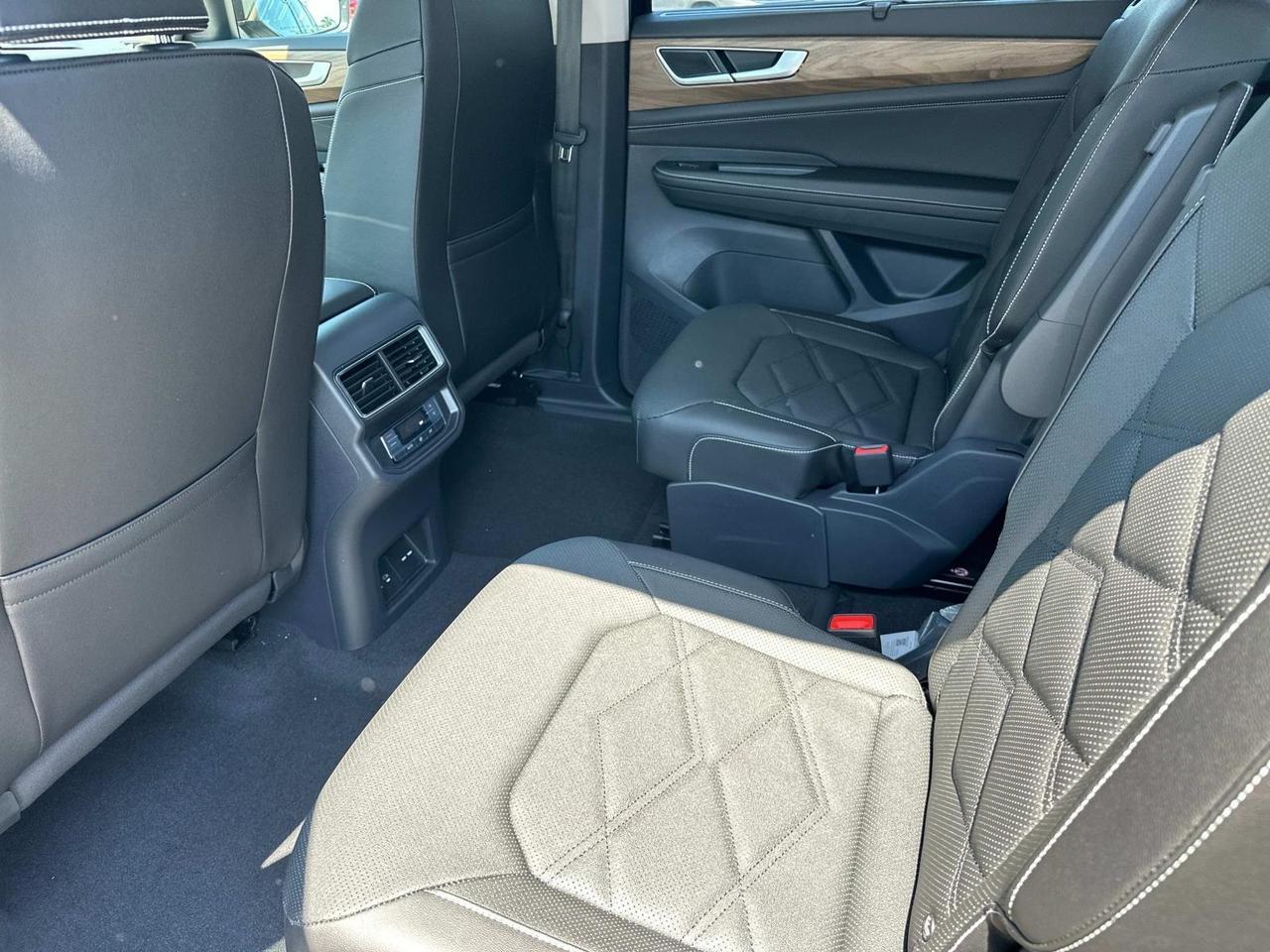 2025 Volkswagen Atlas 2.0T SE w/Technology Woodbridge VA