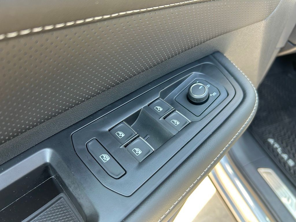 2025 Volkswagen Atlas 2.0T SE w/Technology Tampa FL