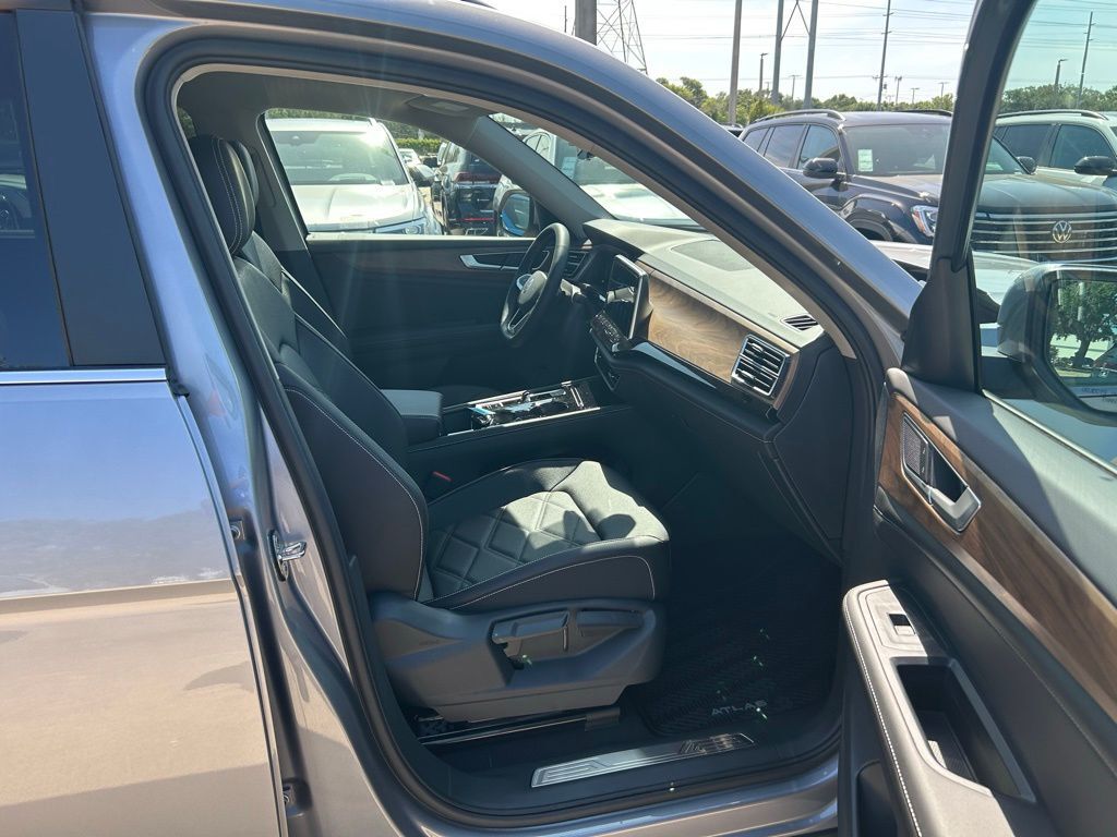 2025 Volkswagen Atlas 2.0T SE w/Technology Tampa FL