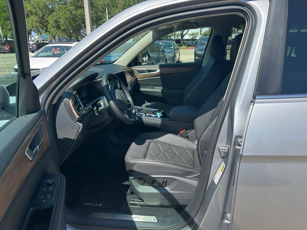 2025 Volkswagen Atlas 2.0T SE w/Technology Tampa FL