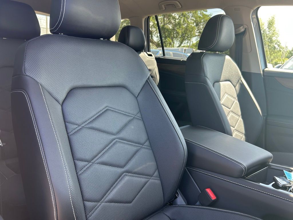 2025 Volkswagen Atlas 2.0T SE w/Technology Tampa FL