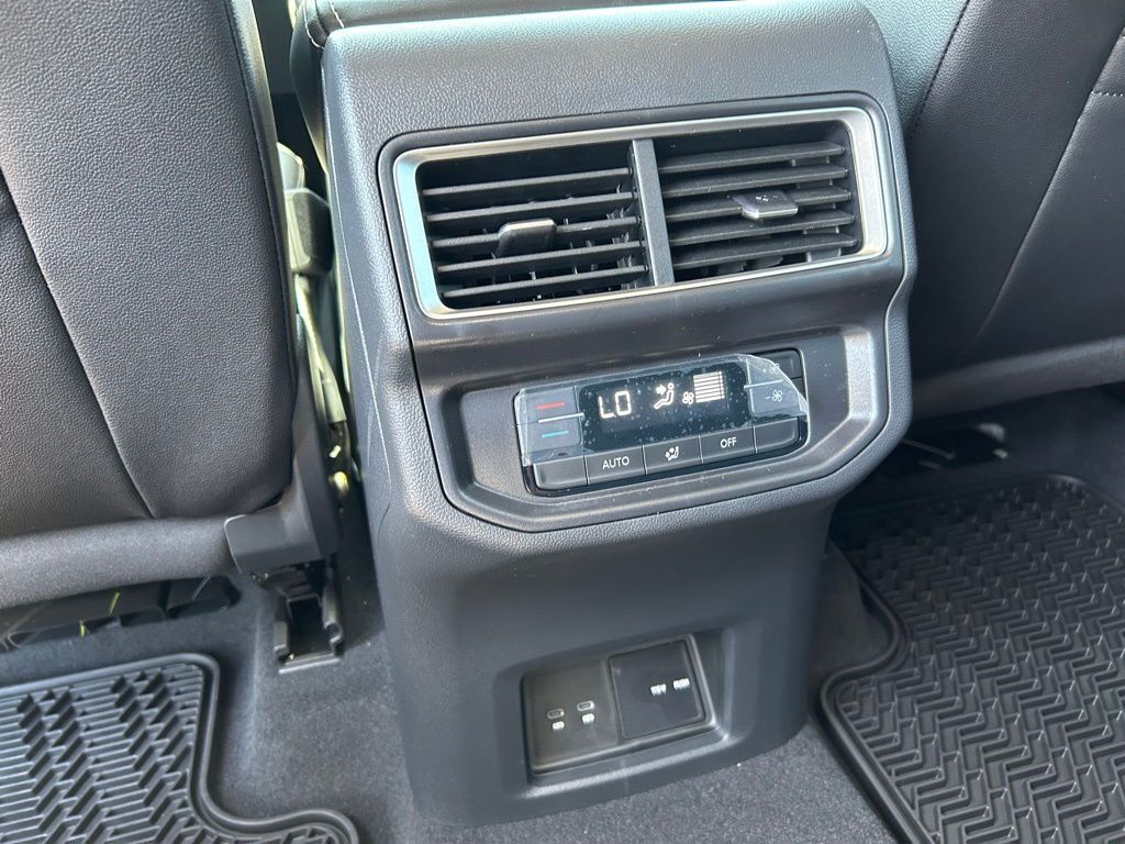 2025 Volkswagen Atlas 2.0T SE w/Technology Tampa FL