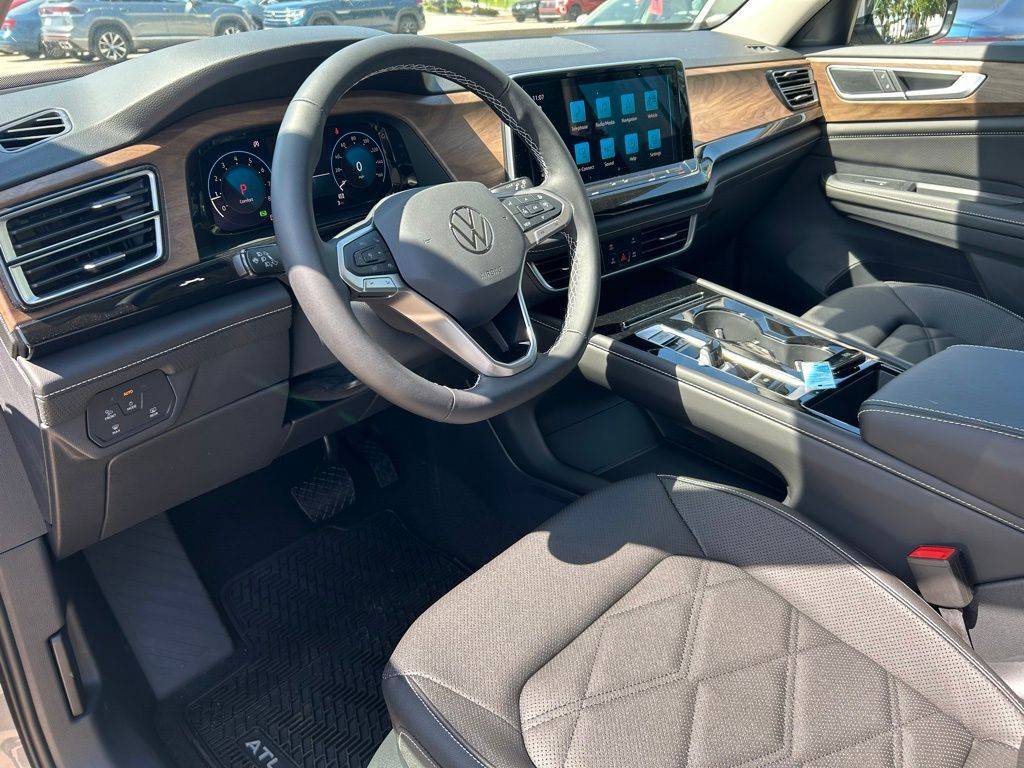 2025 Volkswagen Atlas 2.0T SE w/Technology Tampa FL