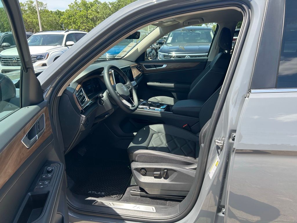 2025 Volkswagen Atlas 2.0T SE w/Technology Tampa FL