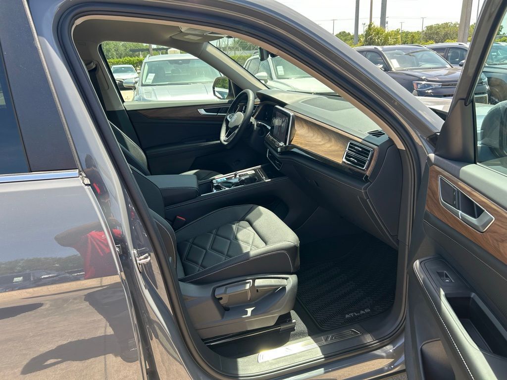 2025 Volkswagen Atlas 2.0T SE w/Technology Tampa FL