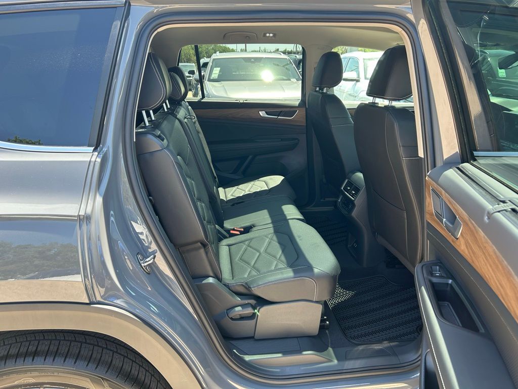 2025 Volkswagen Atlas 2.0T SE w/Technology Tampa FL