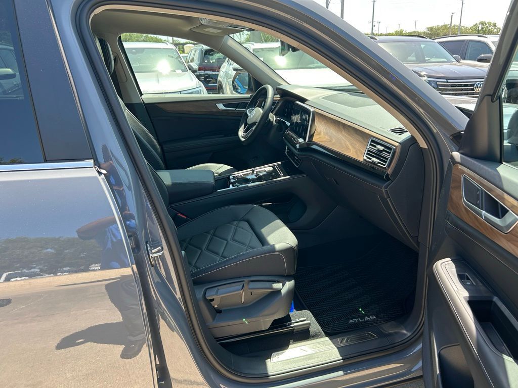 2025 Volkswagen Atlas 2.0T SE w/Technology Tampa FL