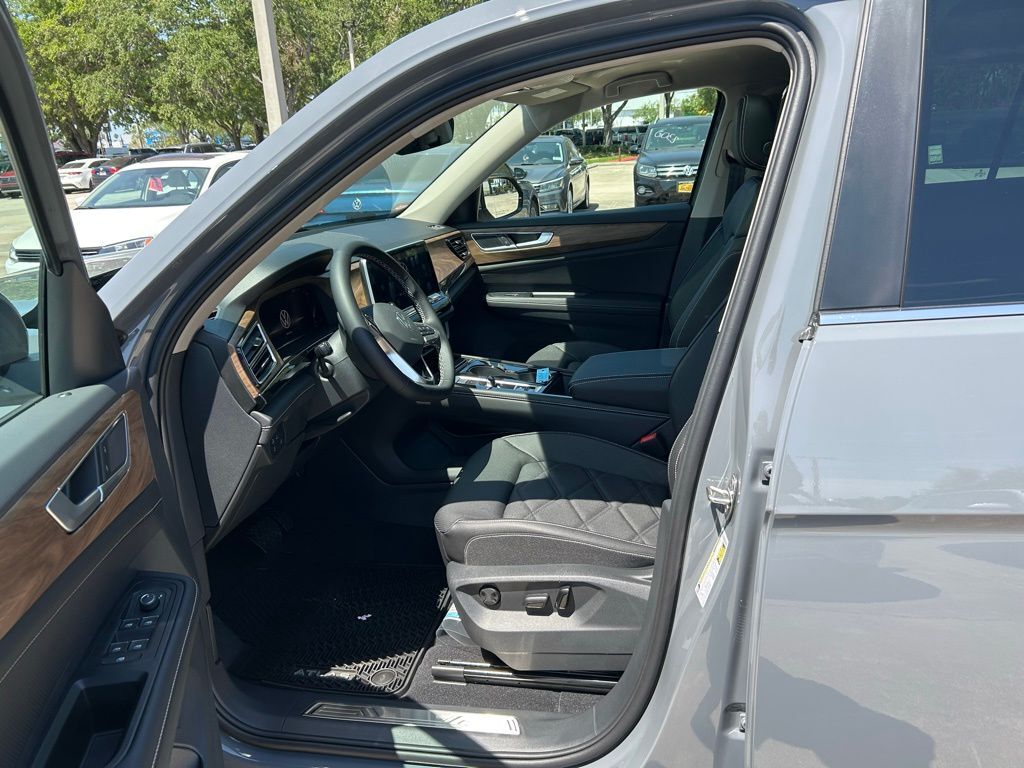 2025 Volkswagen Atlas 2.0T SE w/Technology Tampa FL
