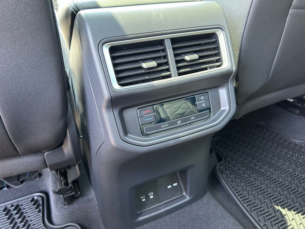 2025 Volkswagen Atlas 2.0T SE w/Technology Tampa FL