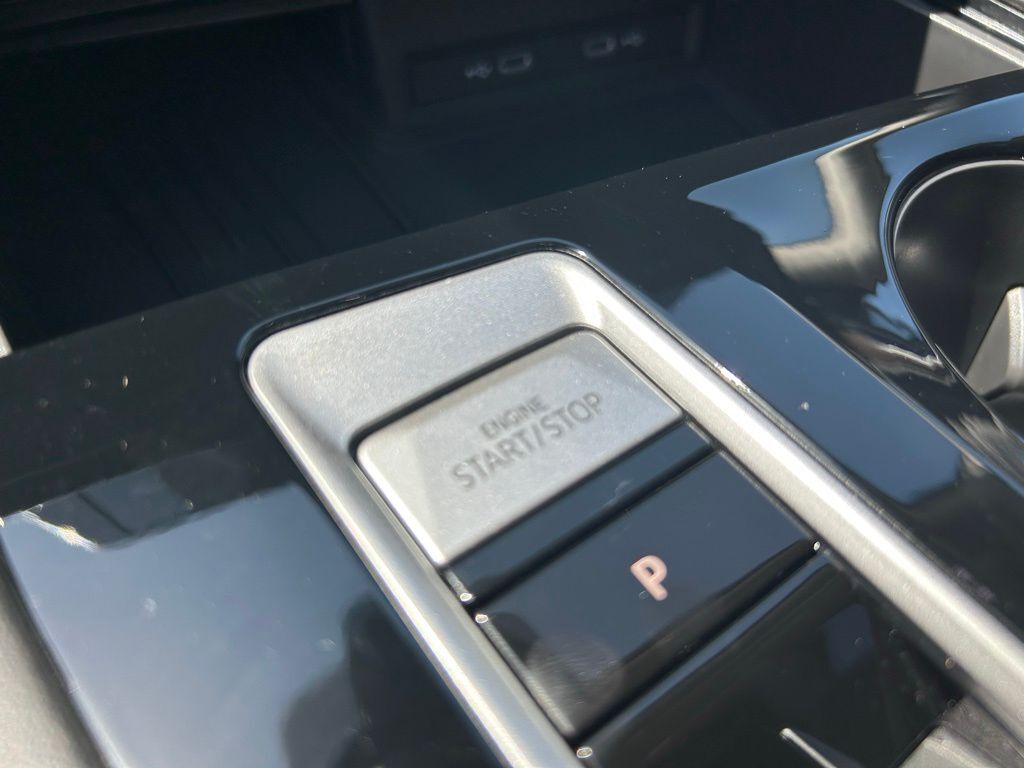 2025 Volkswagen Atlas 2.0T SE w/Technology Tampa FL