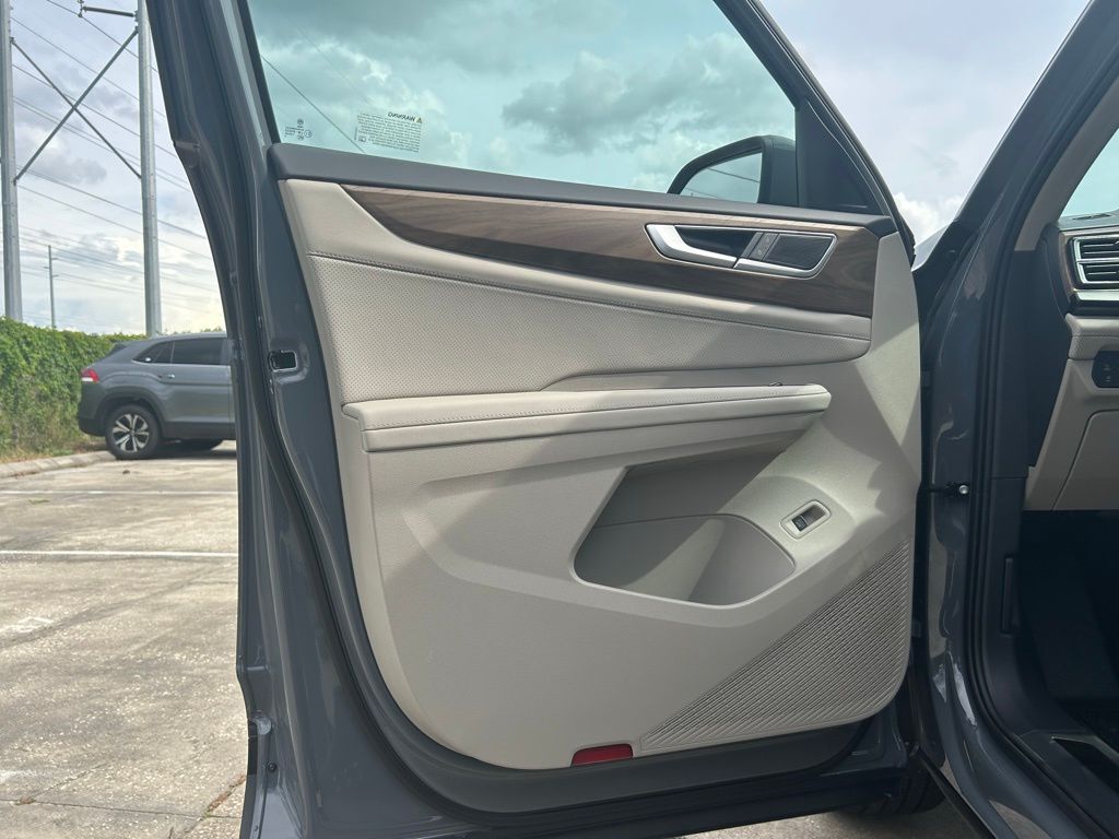 2025 Volkswagen Atlas 2.0T SE w/Technology Tampa FL