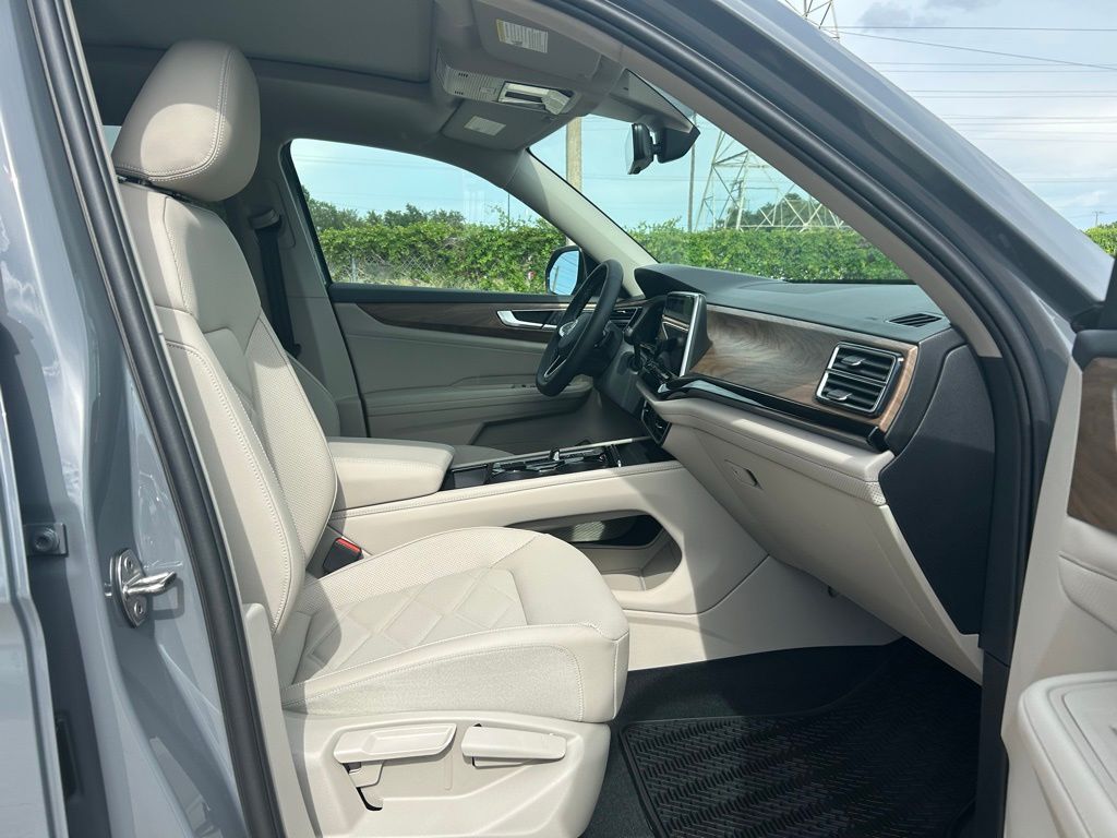 2025 Volkswagen Atlas 2.0T SE w/Technology Tampa FL