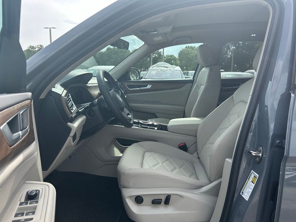 2025 Volkswagen Atlas 2.0T SE w/Technology Tampa FL