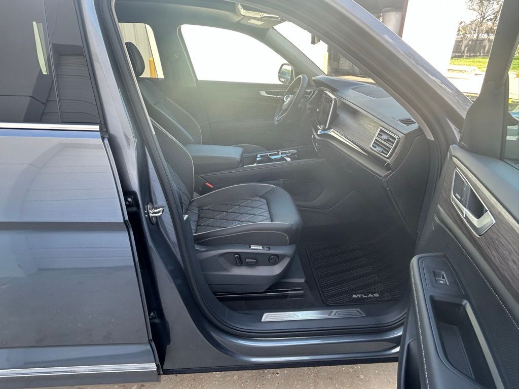 2025 Volkswagen Atlas 2.0T SEL Premium R-Line Tampa FL