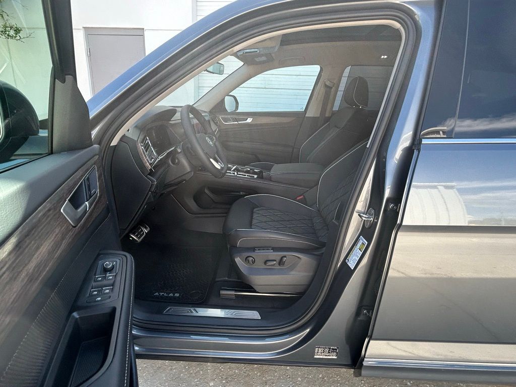 2025 Volkswagen Atlas 2.0T SEL Premium R-Line Tampa FL