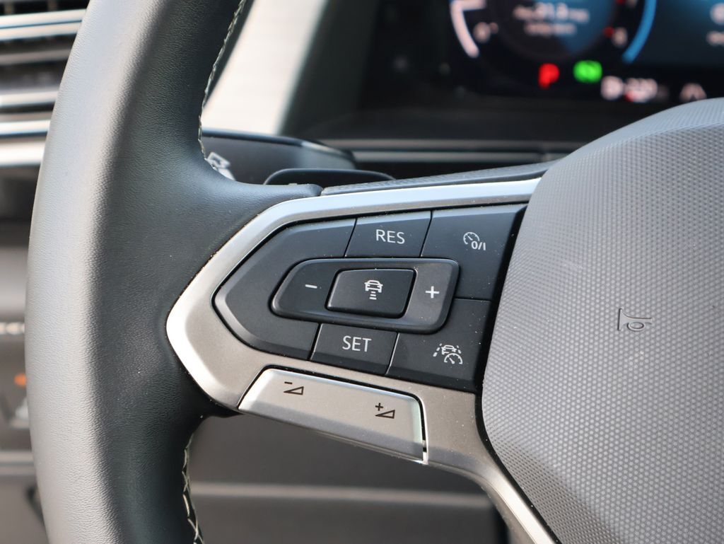 2025 Volkswagen Atlas Cross Sport 2.0T SE w/Technology San Clemente CA