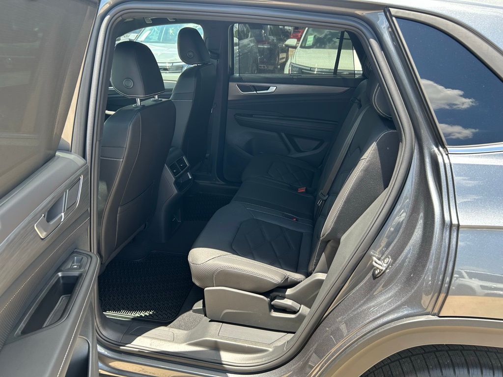 2025 Volkswagen Atlas Cross Sport 2.0T SE w/Technology Tampa FL