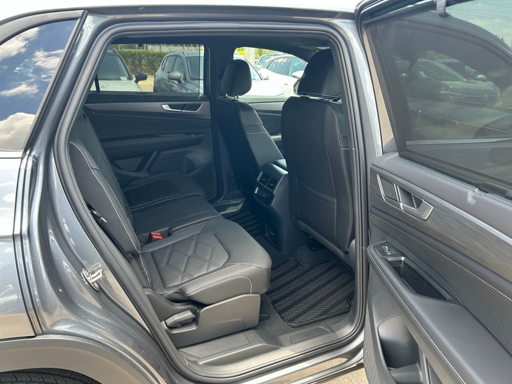 2025 Volkswagen Atlas Cross Sport 2.0T SE w/Technology Tampa FL