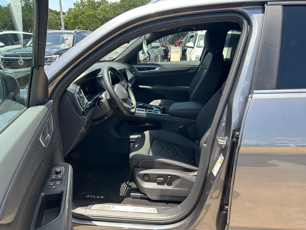2025 Volkswagen Atlas Cross Sport 2.0T SE w/Technology Tampa FL