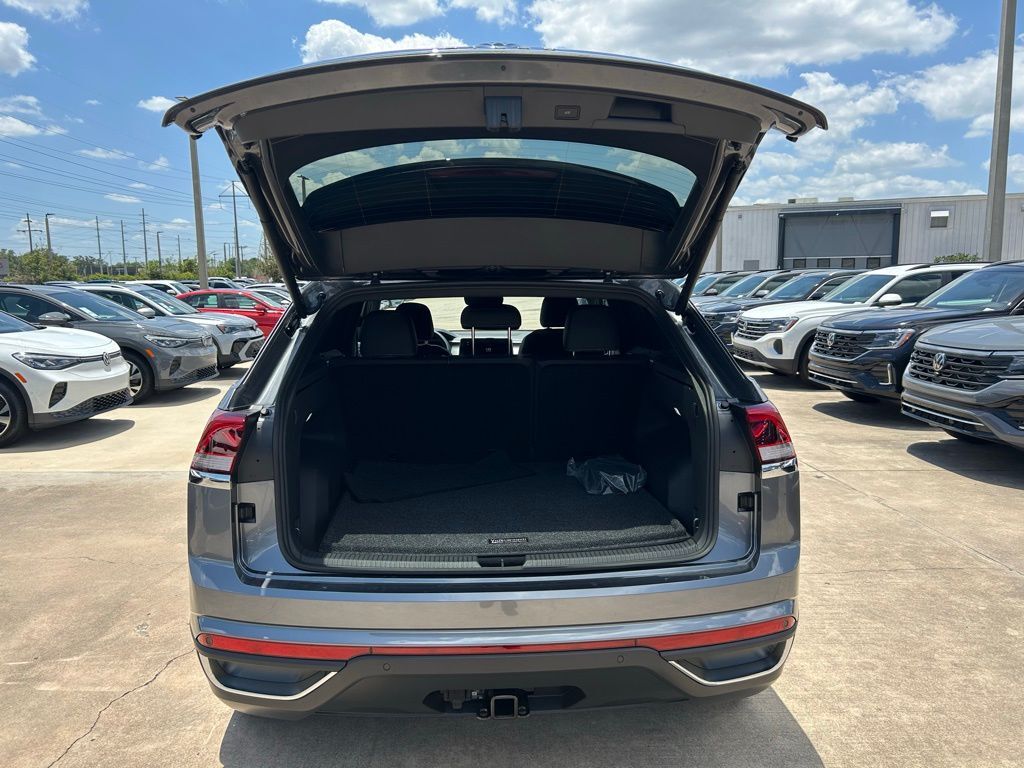 2025 Volkswagen Atlas Cross Sport 2.0T SE w/Technology Tampa FL