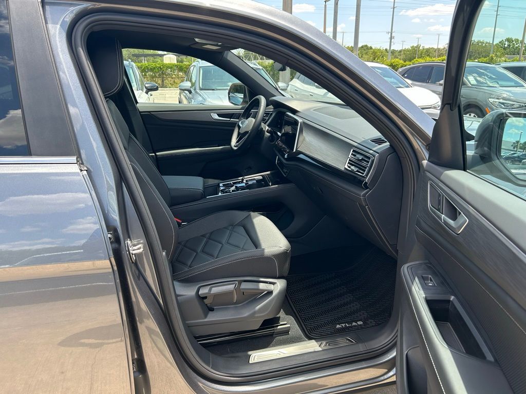 2025 Volkswagen Atlas Cross Sport 2.0T SE w/Technology Tampa FL