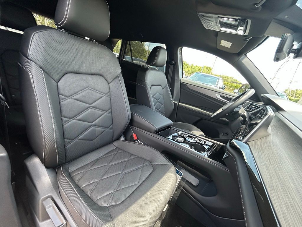 2025 Volkswagen Atlas Cross Sport 2.0T SE w/Technology Tampa FL