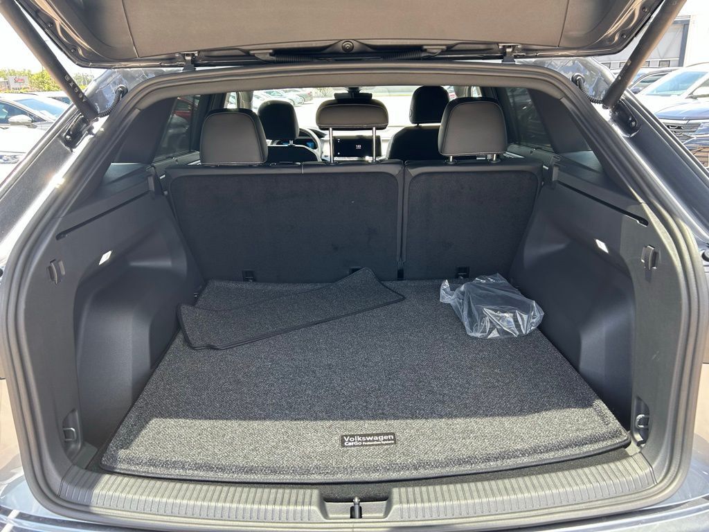 2025 Volkswagen Atlas Cross Sport 2.0T SE w/Technology Tampa FL