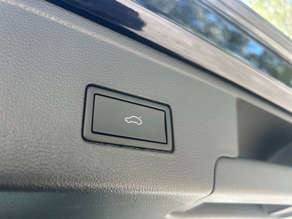 2025 Volkswagen Atlas Cross Sport 2.0T SE w/Technology Tampa FL