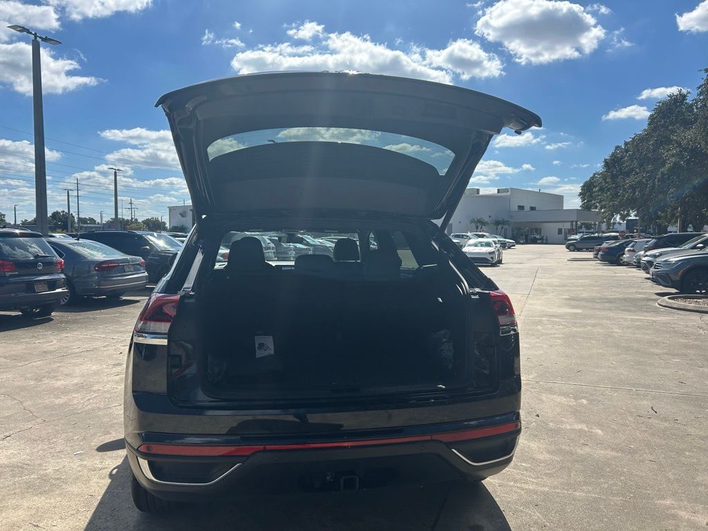 2025 Volkswagen Atlas Cross Sport 2.0T SE w/Technology Tampa FL